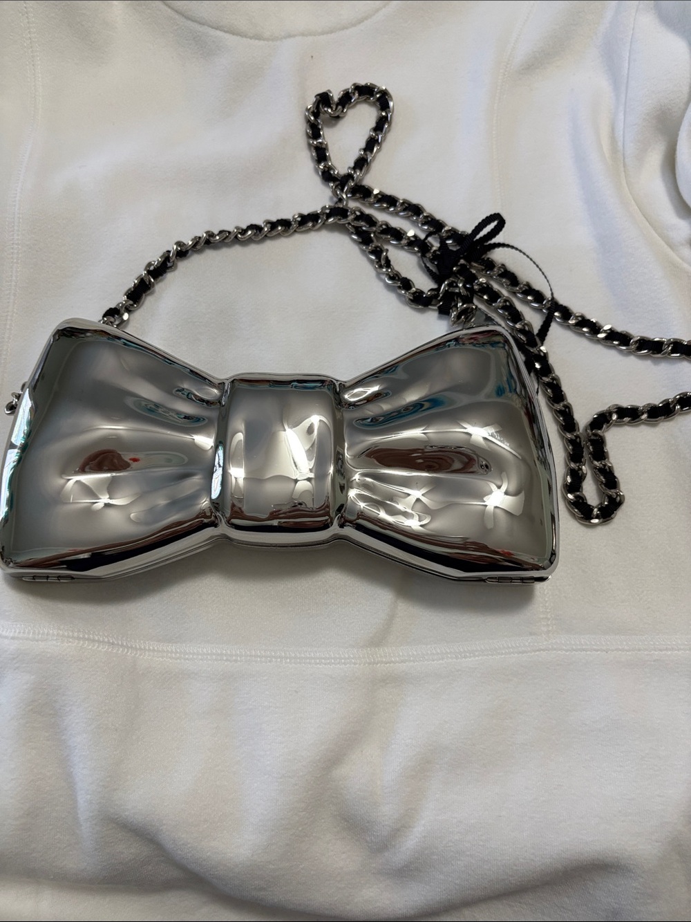 Betsey Johnson NEW Metallic Silver Bow Crossbody Bag with Chain Strap - Picture 4 of 6